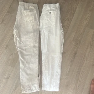 Linnebyxor  - Säljes då dem inte passar längre. Skriv vid funderingar eller om de är något. Nypris 500 och 350 mitt pris 350 för båda. Passar mig som är 180 och väger 70 ungefär. Sitter regulare så lite större 