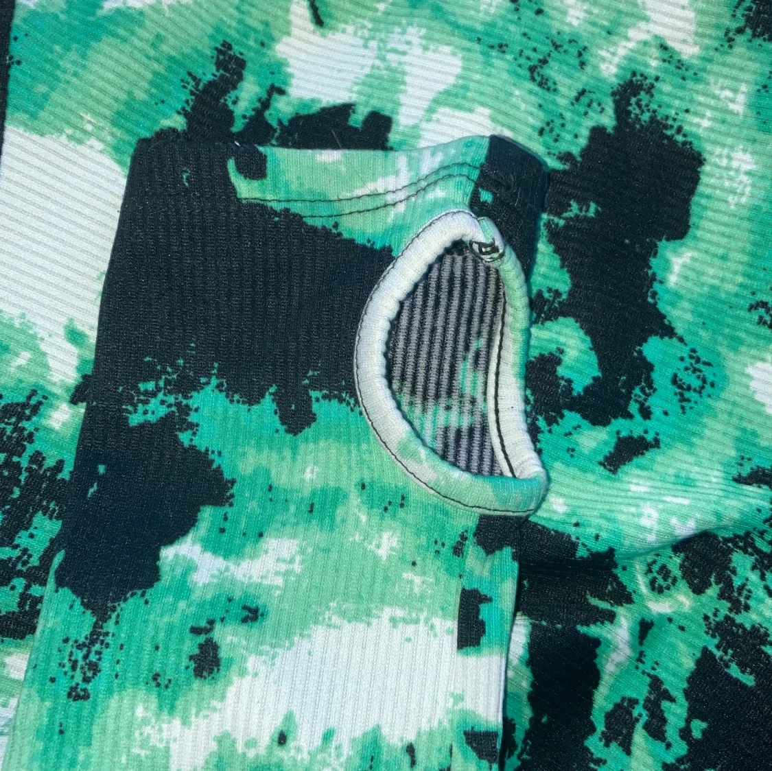 Cool grön croptop från H&M - 2