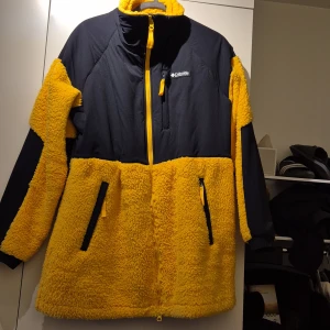 Colombia fleece - Varm fleacetröja, går att dra åt i midjan, sparsamt använd