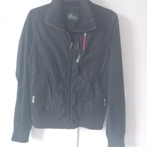 Peak preformance  - Peak preformance dam jacka storlek small. 