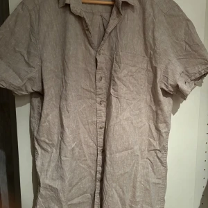 Linneskjorta  - Linneskjorta från dressman  Perfekt nu till sommaren  Stl: XL