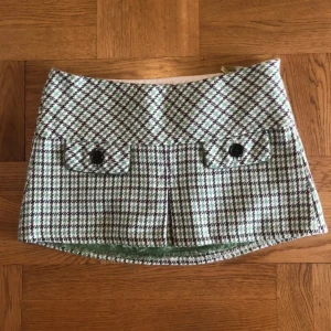 Supersöt kjol! - Ursöt minikjol från abercrombie & fitch! Perfekt till sommaren!💚🤎🤍