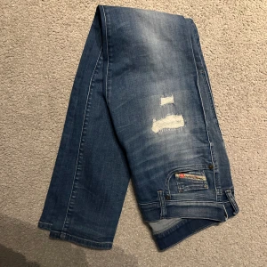 Diesel jeans - Diesel jeans i storlek 28/32 i bra skick. Skriv för mer bilder💯