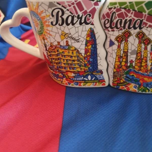 Barcelona muggar  - Jätte fina Barcelona muggar 300 kr för båda.