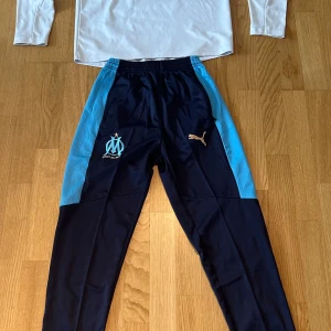Marseille fotbolls set  - Säljer då de inte passar mig Längre men inte använt sen förra sommaren typ 