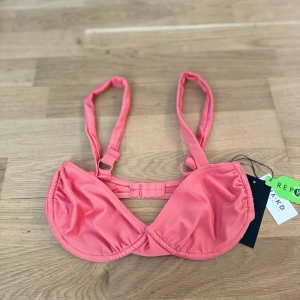 Bikini  - Samma här köpt fel storlek!! Dock jätte fina!! Köptes för 200