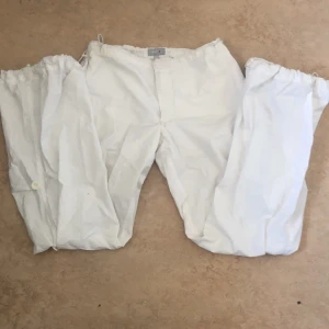 Vita Low waist cargopants💞 - Säljer mina jätte snygga vita cargos för som är tyvärr för små 💞