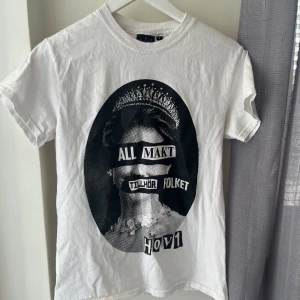 Hov1 T-shirt  - Hov1 T-shirt som endast såldes under 24 timmar, tror det var förra året? Använd typ 2 gånger. Priset kan diskuteras ❤️