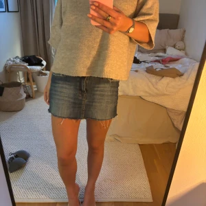 Jeanskjol - Jeanskjol från H&M som jag klippt kortare själv. 