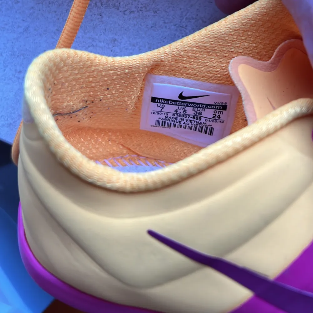 Women's Nike Training Shoes Pink And Orange Helt oanvänd . Kengät.
