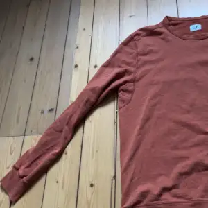 Säljer nu en cp company sweatshirt då den ej andvänds. Pris kan diskuteras 