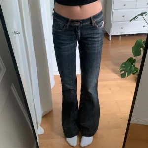 Low waist Bootcut jeans  - Jätte snygga