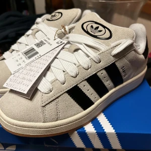 Campus 00s - Säljer mina Adidasbyxor campus då dom inte kommmer till användning 