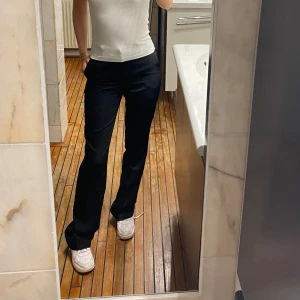 Bikbok kostymbyxor  - Kostymbyxor från bikbok i storlek xs med passar mig som har xxs