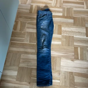 Jeans  - Fräscha Jack and Jones jeans bra sick  Köpte för 500