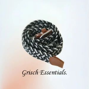 FLÄTAT BÄLTE. - Stilrent flätat bälte till billigt pris. Lätt att matcha med sköna outfits💧☔. Endast 119 KR!