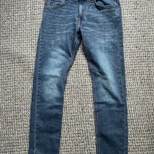 Jeans från Lee i modell Luke. Str 31/32. Fint skick. 