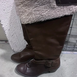 Boots passar 37-38 -  Bra skick 