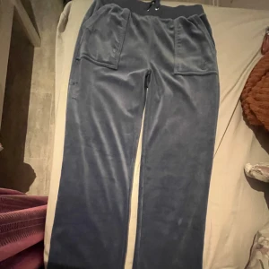 Juicy byxor  - Säljer mina fina byxor eftersom att jag vill köpa nya. Original pris: 1200kr. Kan sänka priset vid snabb affär.