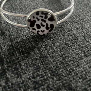 Armband  - Nytt armband komönster