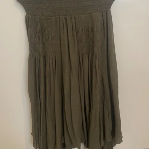 Grön lågmidjade lång kjol - En jätte fin kjol från Flash woman. Helt okej sick 