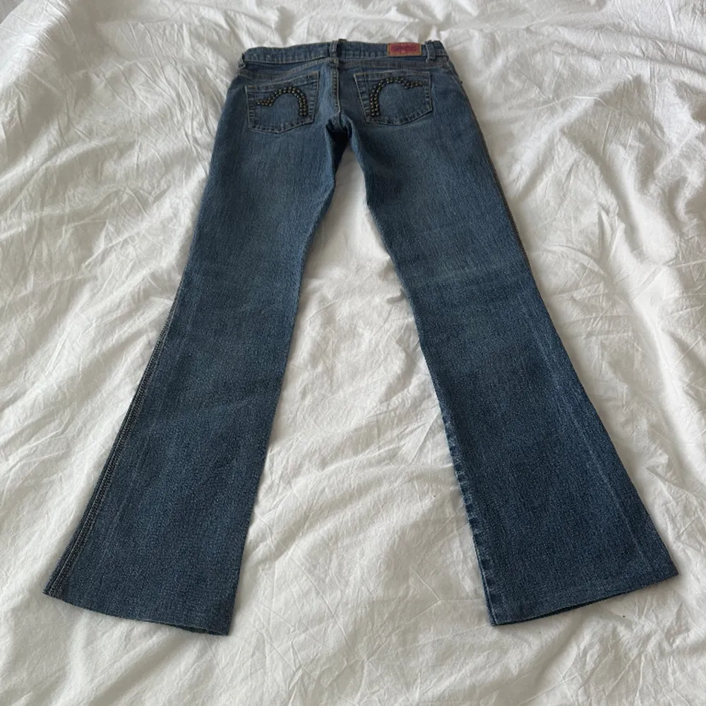 Vintage från Tyte Jeans 🩷försmå så kan ej visa på! Midja: 70cm + stretch o innerben: 76cm . Toppar.