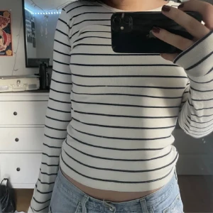 randig tröja  - super söt från brandy melville 😽 kom aldrig till användning 