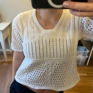 Hålatickad t-shirt🤍 - Jättesöt å perfekt till sommaren🤍☀️