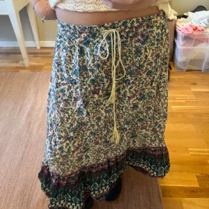 Midikjol med fint mönster🙌☀️💐 - Jättesöt och luftig, bra till sommaren☀️☀️☀️