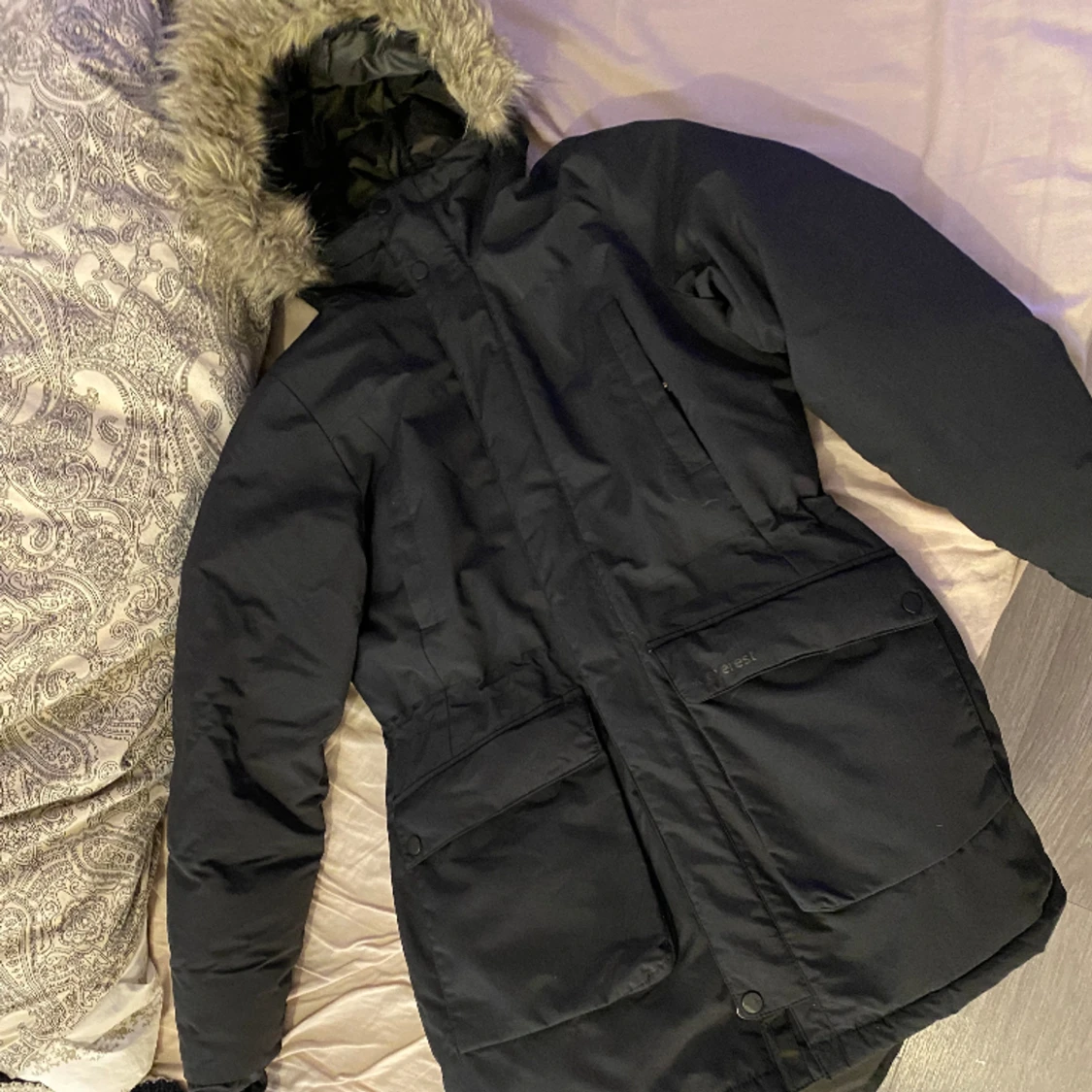 Everest, svart jacka