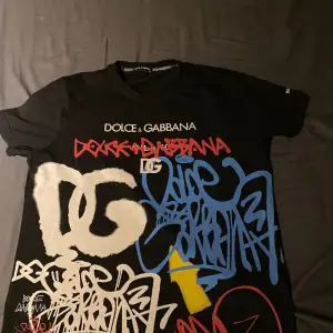 Dolce Gabbana t-shirt Topp kvalite Ny pris 4000