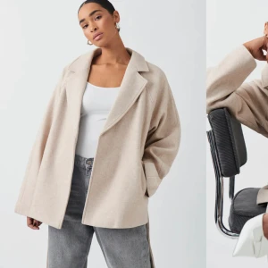 Beig kappa - Inga defekter, dock lite nopprig❤️Köpt för 699 för endast några veckor sedan