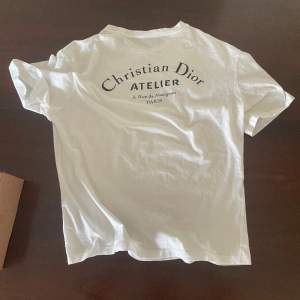 Christian Dior Atelier tishirt. Skick 9-10 Str - M    