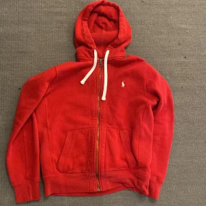 Polo Ralph Lauren  - Polo zip i storlek S. Bra sick hör av er vid minsta fundering. 