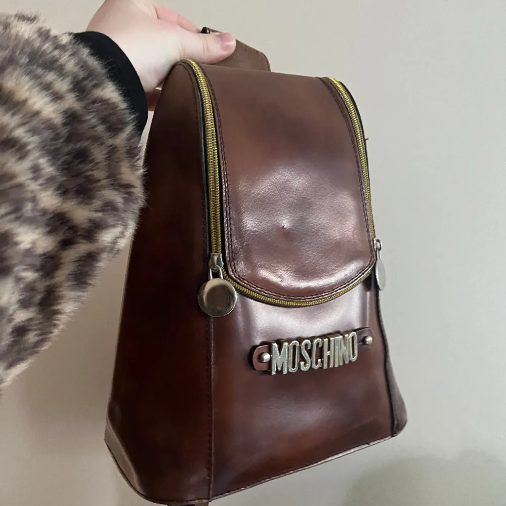 Jättecool vintage Moschino väska :). Väskor.