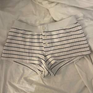 Säljer nu mina jättesöta shorts ifrån Brandy melville! 💞De är i jättebra skick och i storlek S/M. 