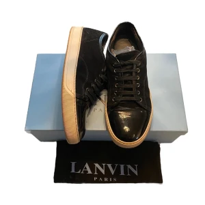 Lanvin skor med glans - Riktigt feta lanvins! Bra skick. Ingår en Common Projects dustbag. UK 7, motsvarar ca 41. Fits 42-43.  Lanvins sitter stort i storlek. Hör av er vid intresse 🙂