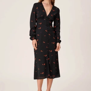 Adoore klänning - Mönstrad midiklänning från Adoore Aldrig använd Ordinarie pris 1495 kr