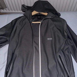 Boss dress - Helt ny testad 2/3 gånger Den är jätte sällsynt köpte den runt 4000 tusen kronor