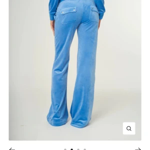 Juicy couture🎀 - Säljer dessa juicy i vuxen storlek(dem är ganska långa) Superfina men används inte då de är för långa för mig💝skriv privat om ni vill ha fler bilder (ordinarie pris 1200)