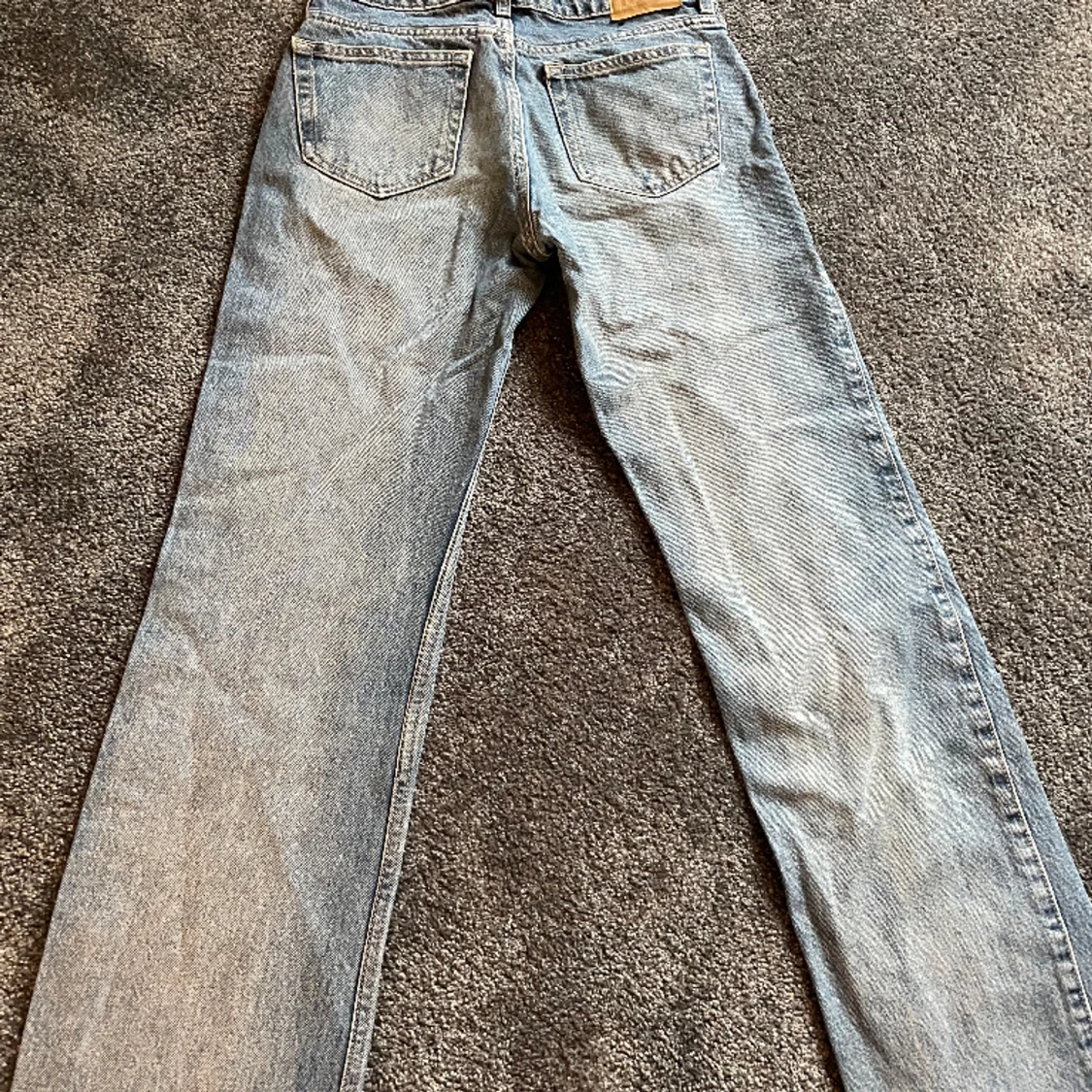 Lågmidjade jeans från weekday  - 91