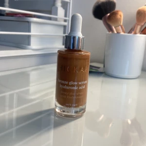 Hickap bronze glow drops.  - Helt ny! Har dock inte kvar förpackningen men den är oanvänd. Köpt för 400 men säljer för 250