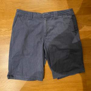 Marinblåa shorts från O’Neill i storlek 36 (relaxed fit). I bra skick. 