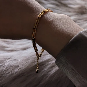 Armband - Glaspärlor och rostfritt stål. Oanvänd.