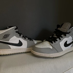 Air jordans  - Hej  Har använts ett par gånger och är äkta jordans i bra skick. 