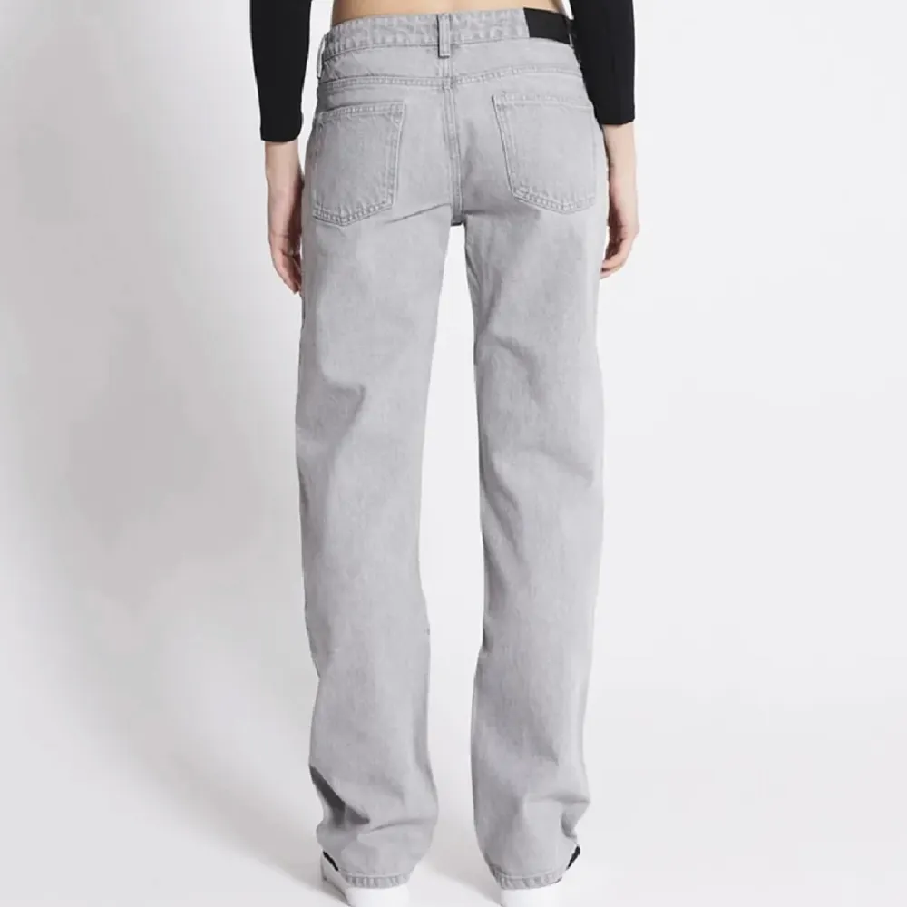 ”Icon” från Lager 157 i färgen grå, storlek XS! Passar upp till 175cm❤️🧚🏻‍♂️. Jeans & Byxor.