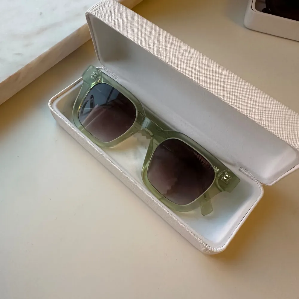 Ett par jättesnygga Chimi X H&M solglasögon i modellen 04 och i färgen grön. Pris går att diskutera❤️. Övrigt.