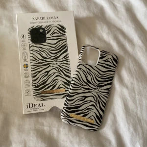 Zebra Mobilskal för iPhone 11 PRO/XS/X - Helt nytt ideal of Sweden mobilskal, för iPhone 11 PRO/Xs/X. PASSAR EJ VANLIG iPHONE 11!!! Köparen står för frakten! Pris kan sänkas vid snabb affär. 