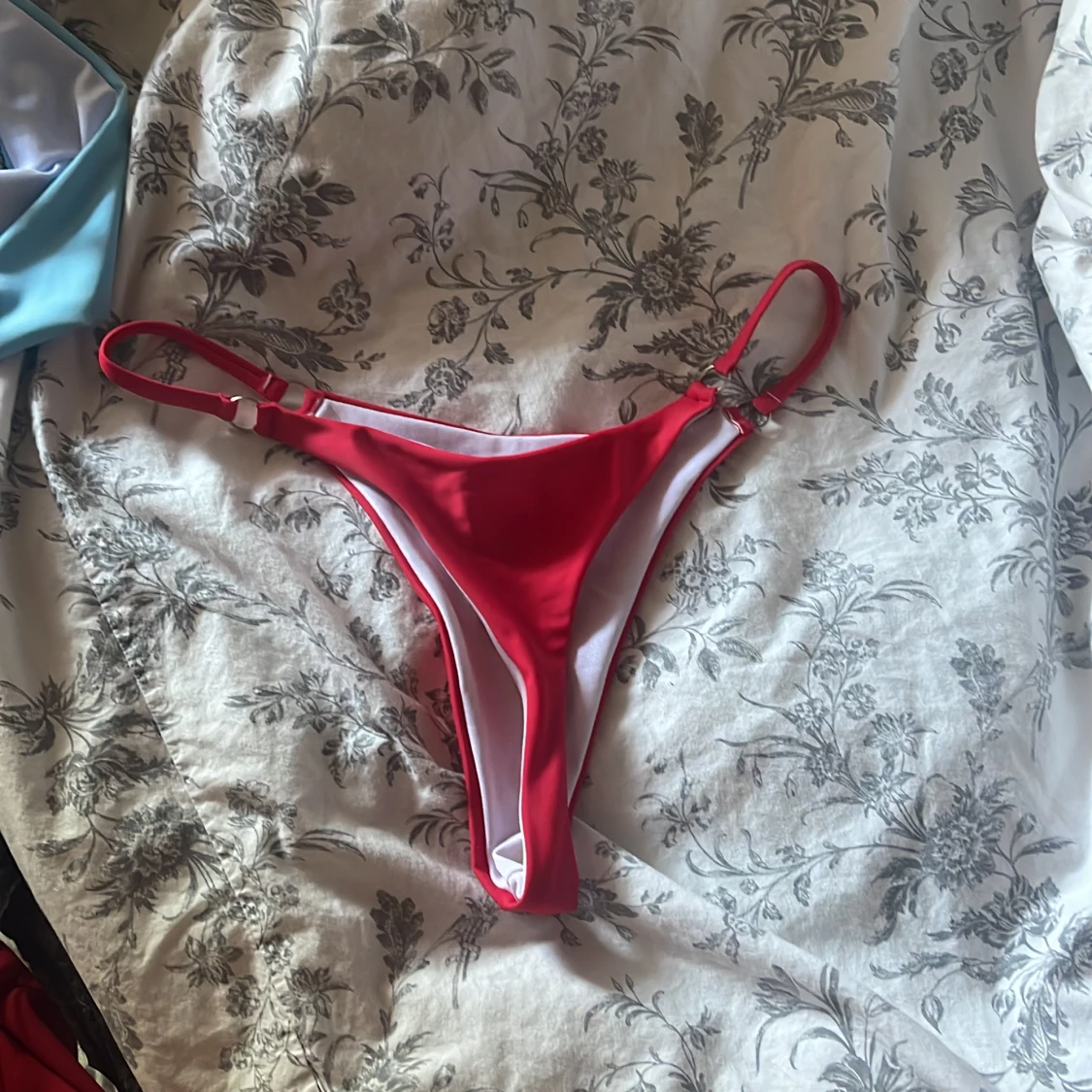 Röd bikiniunderdel  - 90