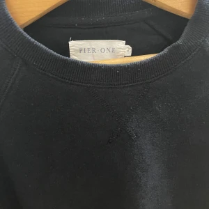 Sweatshirt - Väldigt fin passar till det mesta och billigt 